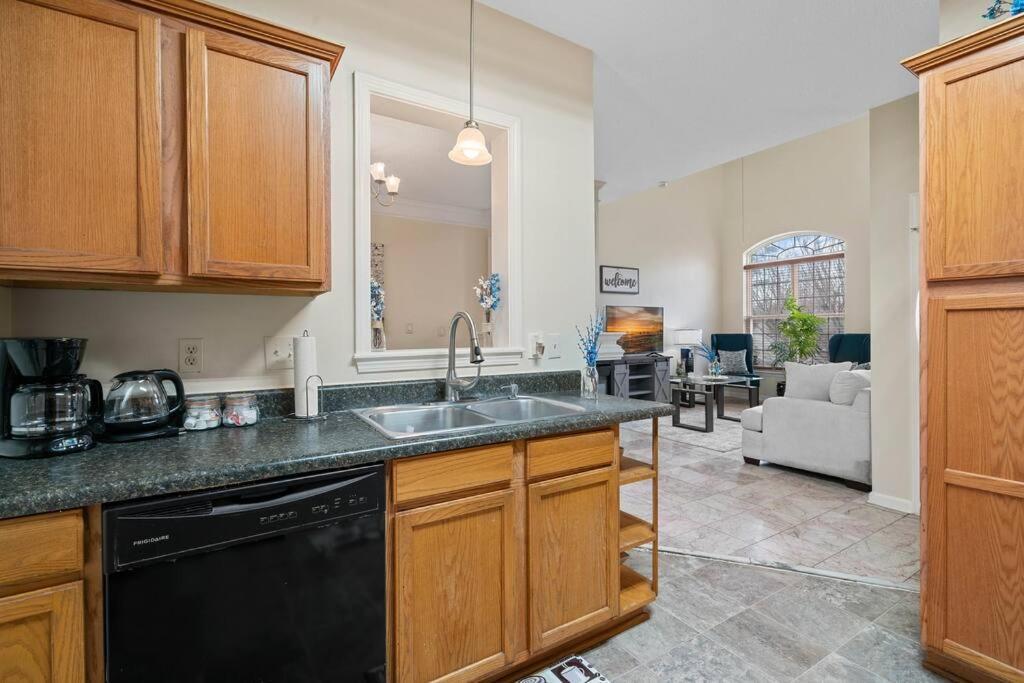Cozy 4B 2 5B University Home King Beds Jacuzzi Charlotte Exterior foto
